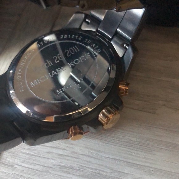 Watch - Picture 3 of 3